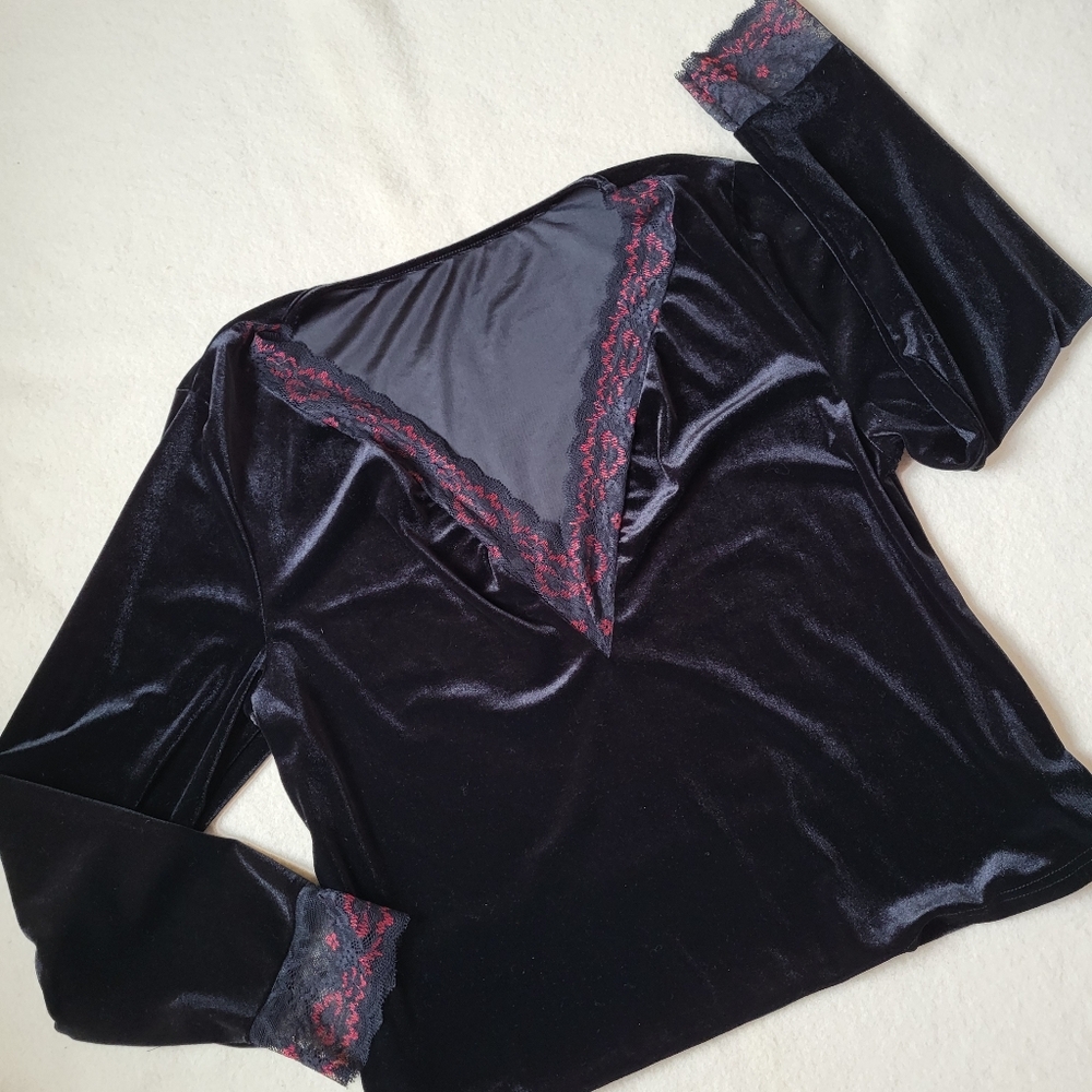 Black Velvet Long-sleeved Top Women's Size Large V-neck Red Lace Whimsigoth